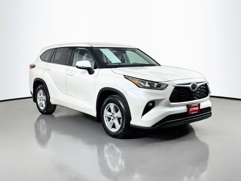 Used 2020 Toyota Highlander LE AWD/4WD image 7