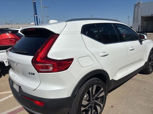Used 2024 Volvo XC40 B5 Ultimate w/ Protection Package Premier image 3