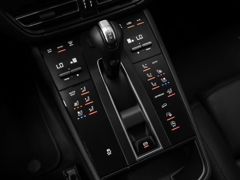 Certified 2026 Porsche Macan AWD/4WD image 35