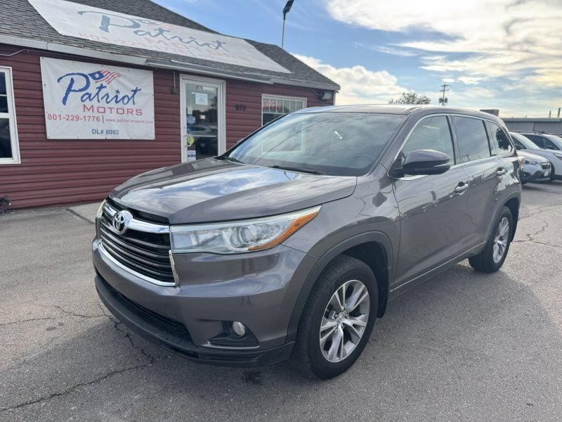 Used 2015 Toyota Highlander Plus AWD/4WD image 1