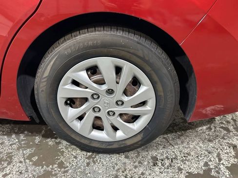 Used 2018 Hyundai Elantra SE image 31