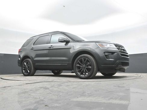 Used 2019 Ford Explorer XLT w/ Equipment Group 202A AWD/4WD image 49