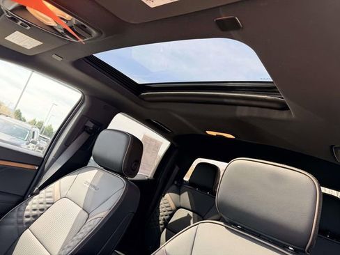 Used 2024 GMC Canyon Denali image 19