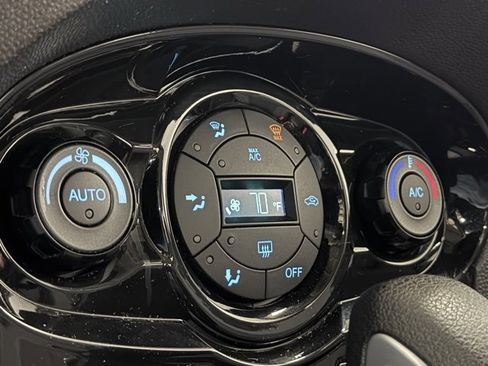 Used 2014 Ford Fiesta SE w/ Equipment Group 201B image 19