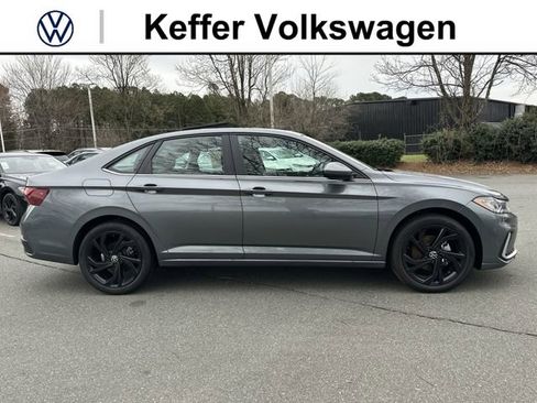 New 2026 Volkswagen Jetta SE FWD image 6