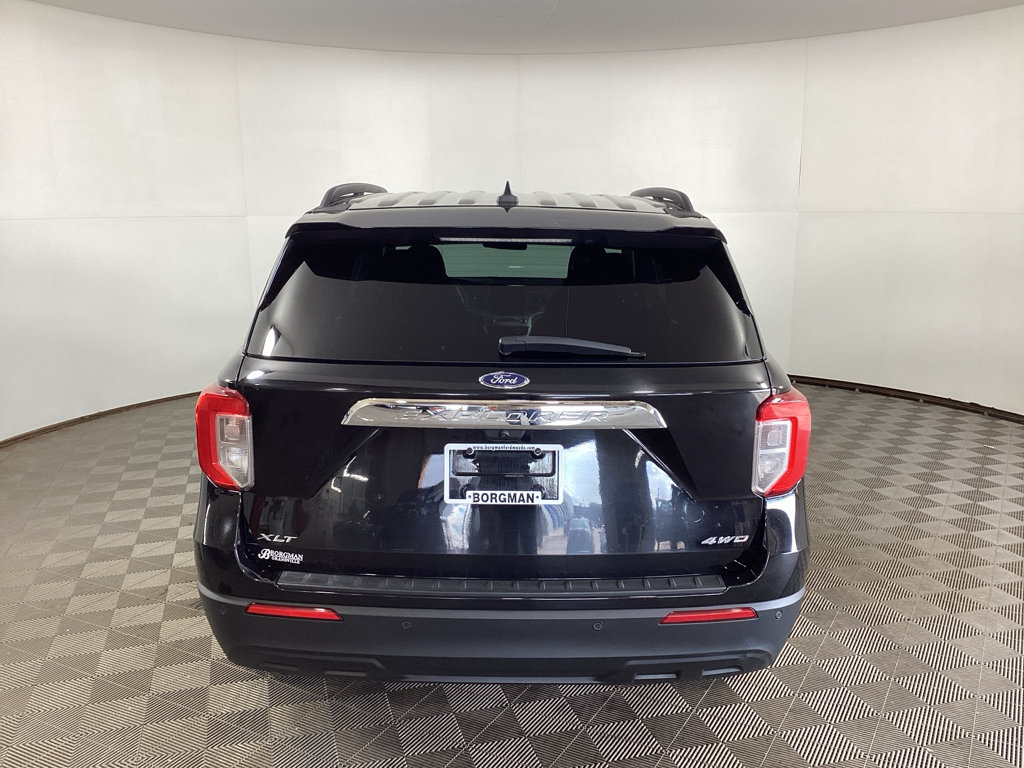 Used 2023 Ford Explorer XLT AWD/4WD image 3