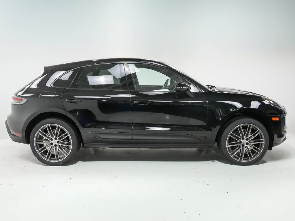 Used 2026 Porsche Macan AWD/4WD image 9