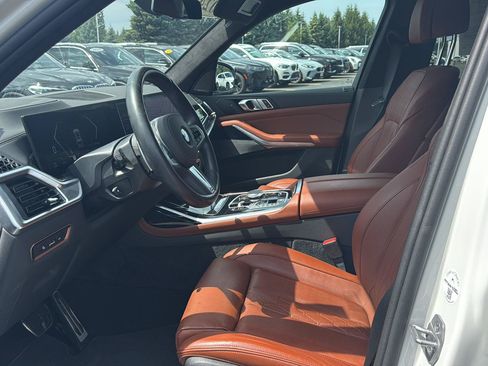 Used 2024 BMW X7 xDrive40i w/ M Sport Package AWD/4WD image 9
