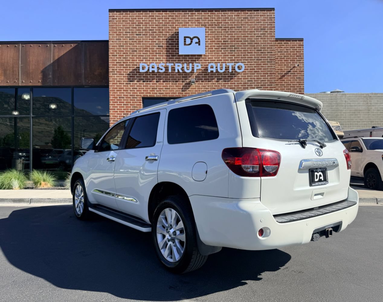 Used 2018 Toyota Sequoia Platinum w/ Carpet Mat Package AWD/4WD image 6