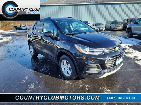 Used 2020 Chevrolet Trax LT w/ LT Convenience Package image 1