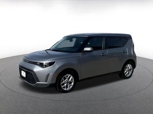Used 2025 Kia Soul LX w/ LX Technology Package image 4