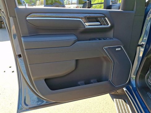 Used 2026 Chevrolet Silverado 2500 LTZ w/ LTZ Plus Package AWD/4WD image 12
