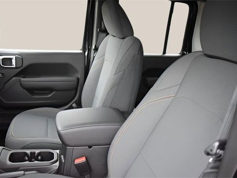 New 2025 Jeep Gladiator Sport image 11