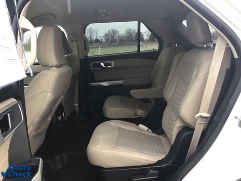 Used 2021 Ford Explorer XLT image 15