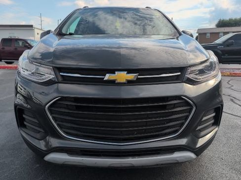 Used 2017 Chevrolet Trax LT w/ LT Convenience Package AWD/4WD image 3