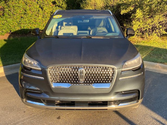 Used 2022 Lincoln Aviator Reserve w/ Equipment Group 201A AWD/4WD image 2