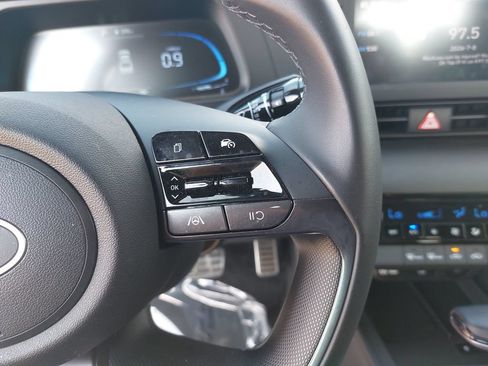 Certified 2025 Hyundai Elantra Sport FWD image 19