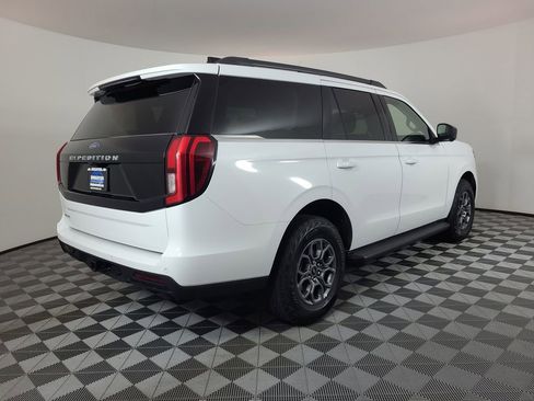 Used 2025 Ford Expedition Active image 3