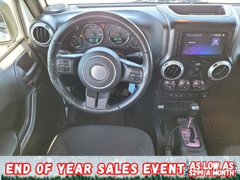 Used 2015 Jeep Wrangler Unlimited Rubicon w/ Connectivity Group image 18