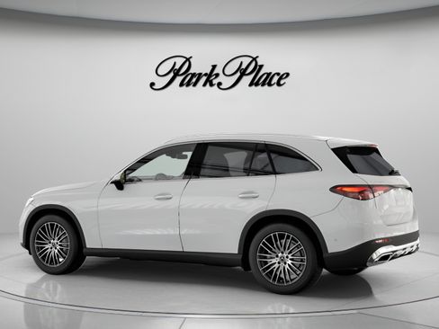 Used 2026 Mercedes-Benz GLC 300 image 11