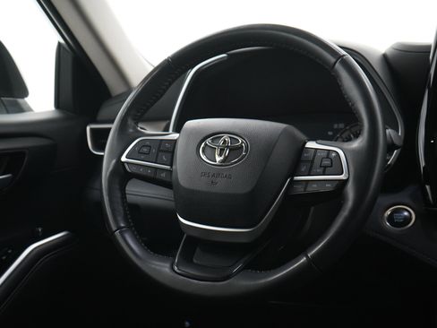 Used 2025 Toyota Highlander XLE AWD/4WD image 17