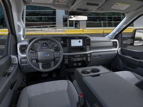 New 2025 Ford F250 XLT w/ FX4 Off-Road Package image 9