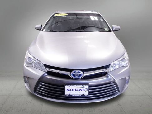 Used 2017 Toyota Camry XLE w/ Moonroof Package image 9