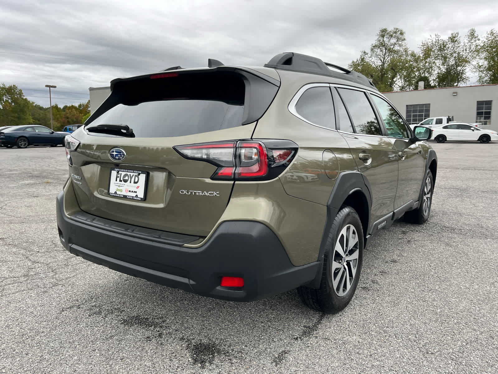 Used 2025 Subaru Outback Premium AWD/4WD image 3