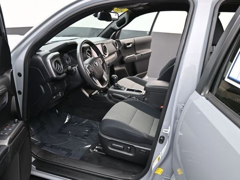 Used 2021 Toyota Tacoma TRD Sport AWD/4WD image 11