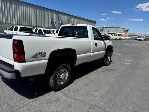 Used 2007 Chevrolet Silverado 2500 W/T w/ Heavy-Duty Power Package AWD/4WD image 11
