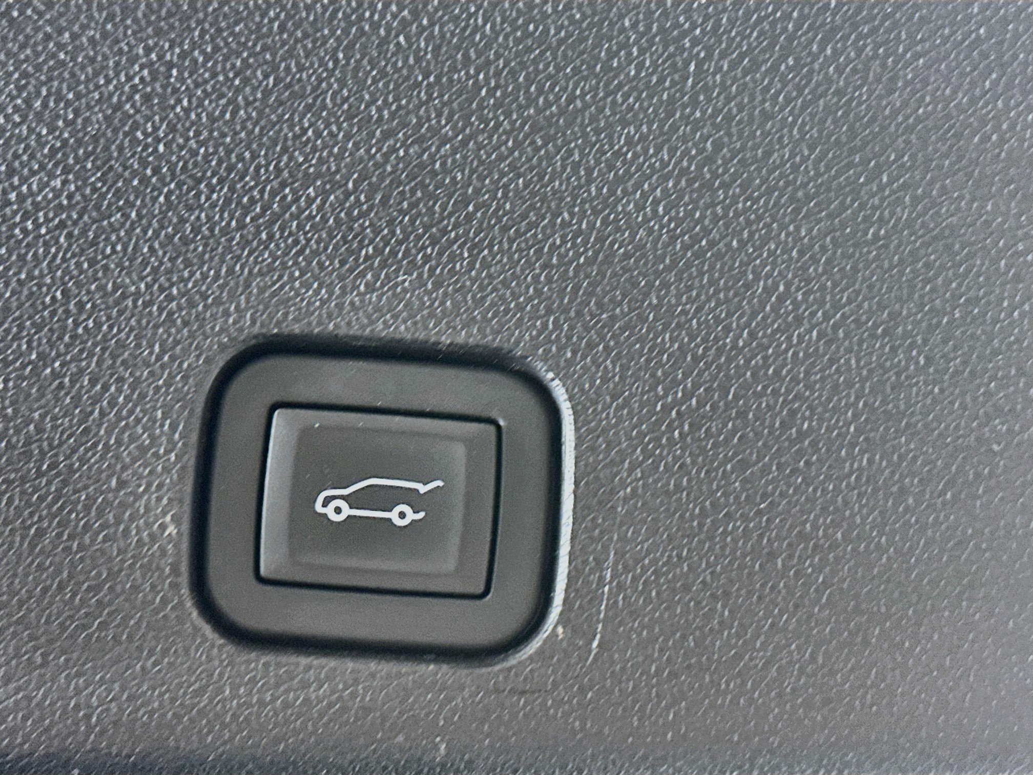 Used 2025 Chevrolet Traverse LT FWD image 30