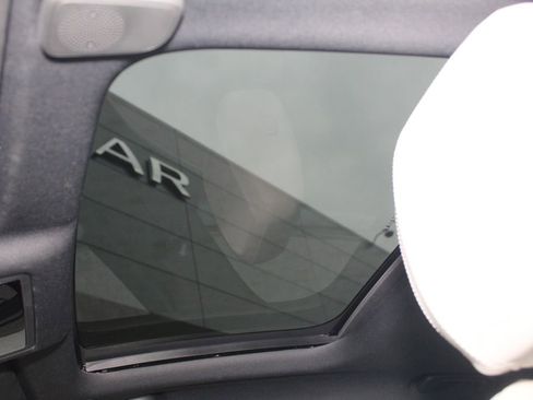 Used 2022 Jaguar XF R-Dynamic SE AWD/4WD image 42