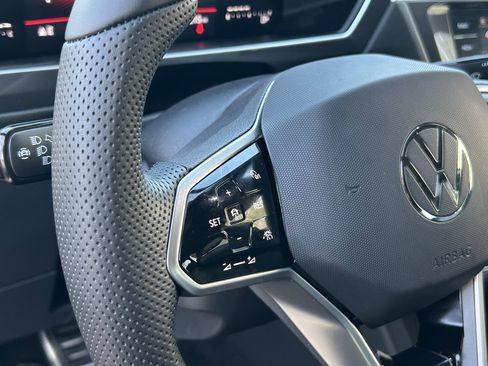 Certified 2024 Volkswagen Tiguan SE R-Line FWD image 27