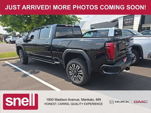 Used 2024 GMC Sierra 3500 Denali Ultimate AWD/4WD image 4