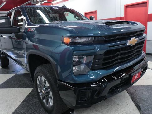 Used 2025 Chevrolet Silverado 2500 Custom w/ Custom Value Package AWD/4WD image 32