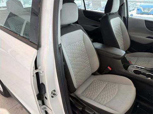 Used 2018 Chevrolet Equinox LS image 19