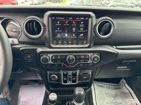 Used 2023 Jeep Wrangler Unlimited Sahara w/ Cold Weather Group AWD/4WD image 5