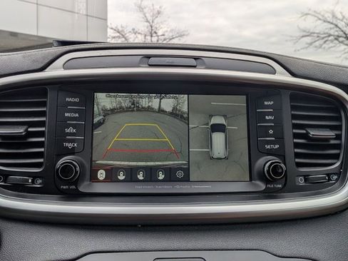 Used 2019 Kia Sorento SX image 13