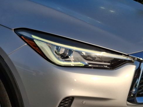 Used 2019 INFINITI QX50 Essential w/ Premium Heat Package AWD/4WD image 9