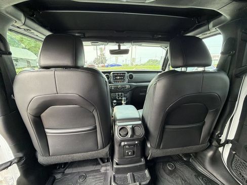 Used 2018 Jeep Wrangler Unlimited Sahara AWD/4WD image 20