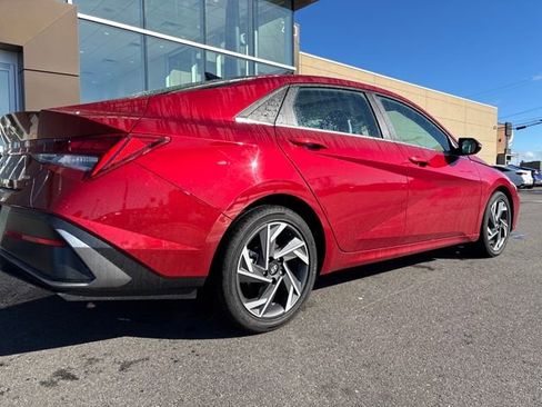 Certified 2025 Hyundai Elantra Limited image 6