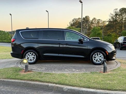 Used 2023 Chrysler Voyager LX FWD image 8