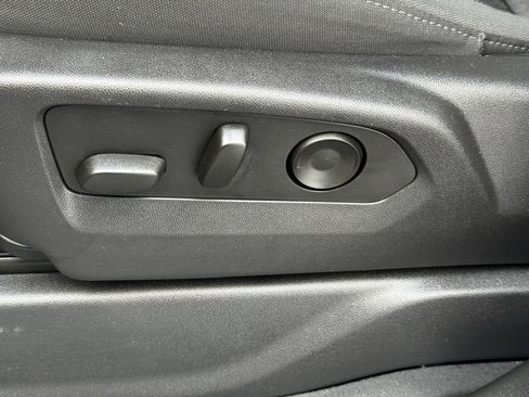 Used 2023 Chevrolet Silverado 1500 Custom image 24