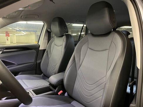 New 2025 Volkswagen Tiguan SE image 19