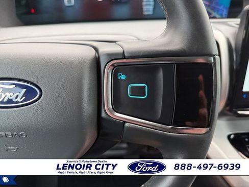 Used 2025 Ford Expedition Active image 21