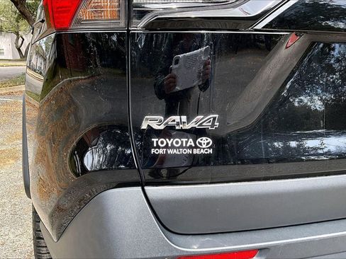 Used 2023 Toyota RAV4 XLE Premium image 27