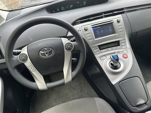 Used 2014 Toyota Prius Two image 28