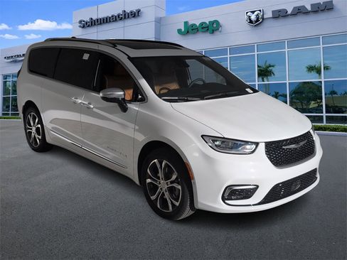 New 2025 Chrysler Pacifica Pinnacle w/ Trailer Tow Group image 2