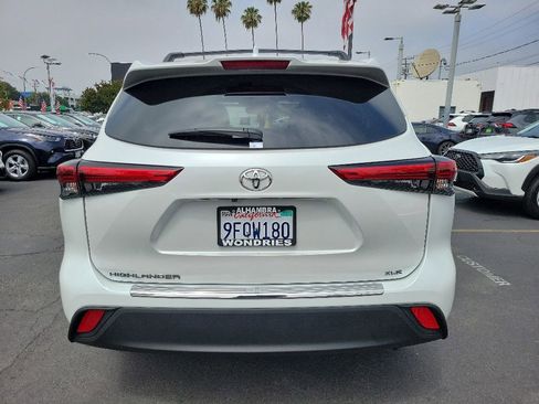 Used 2023 Toyota Highlander XLE FWD image 6