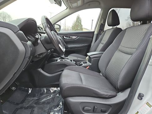 Certified 2018 Nissan Rogue SV image 10